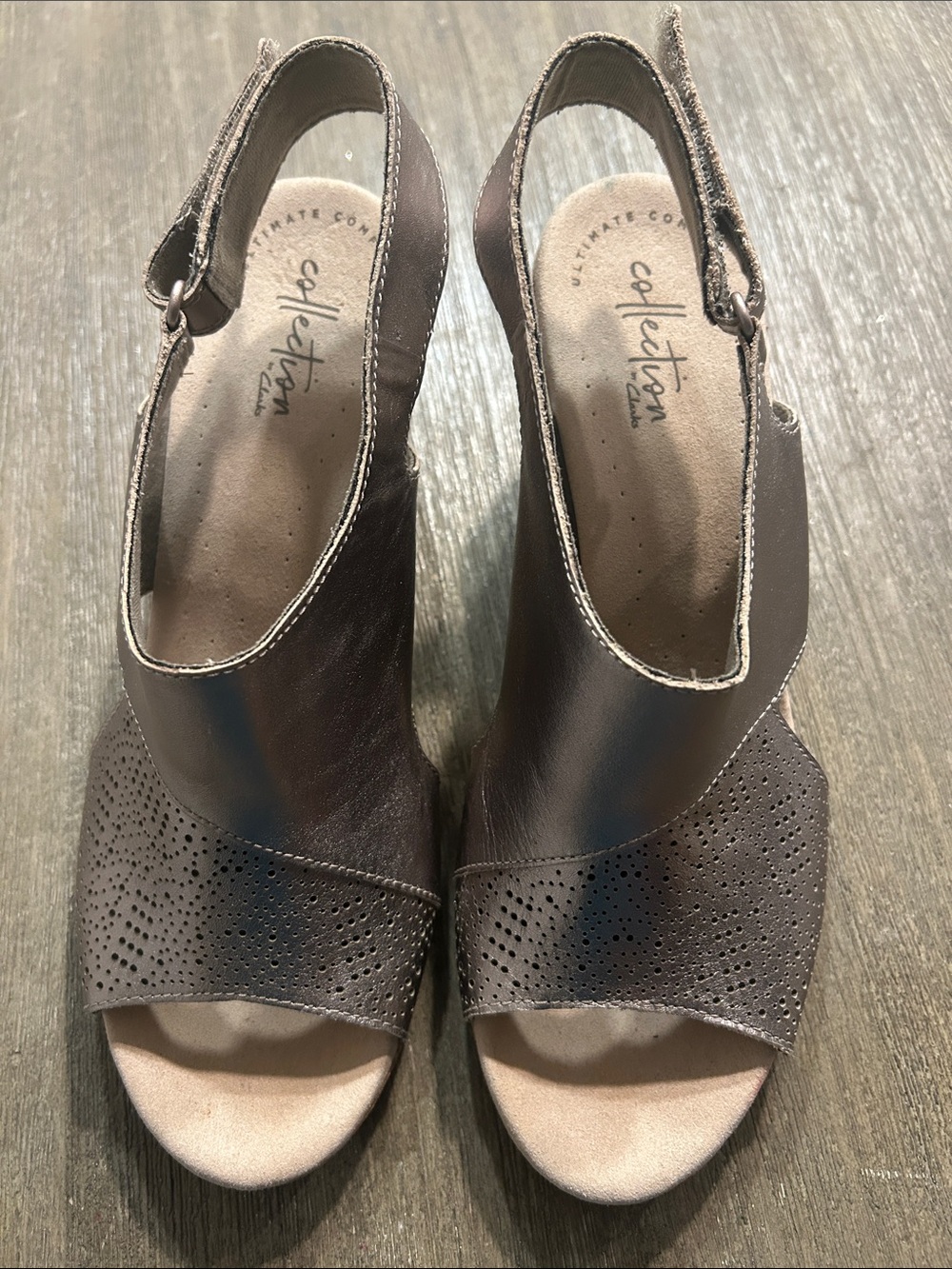 Clarks womens Lafley Joy, Size 8, New, Color Gold.
